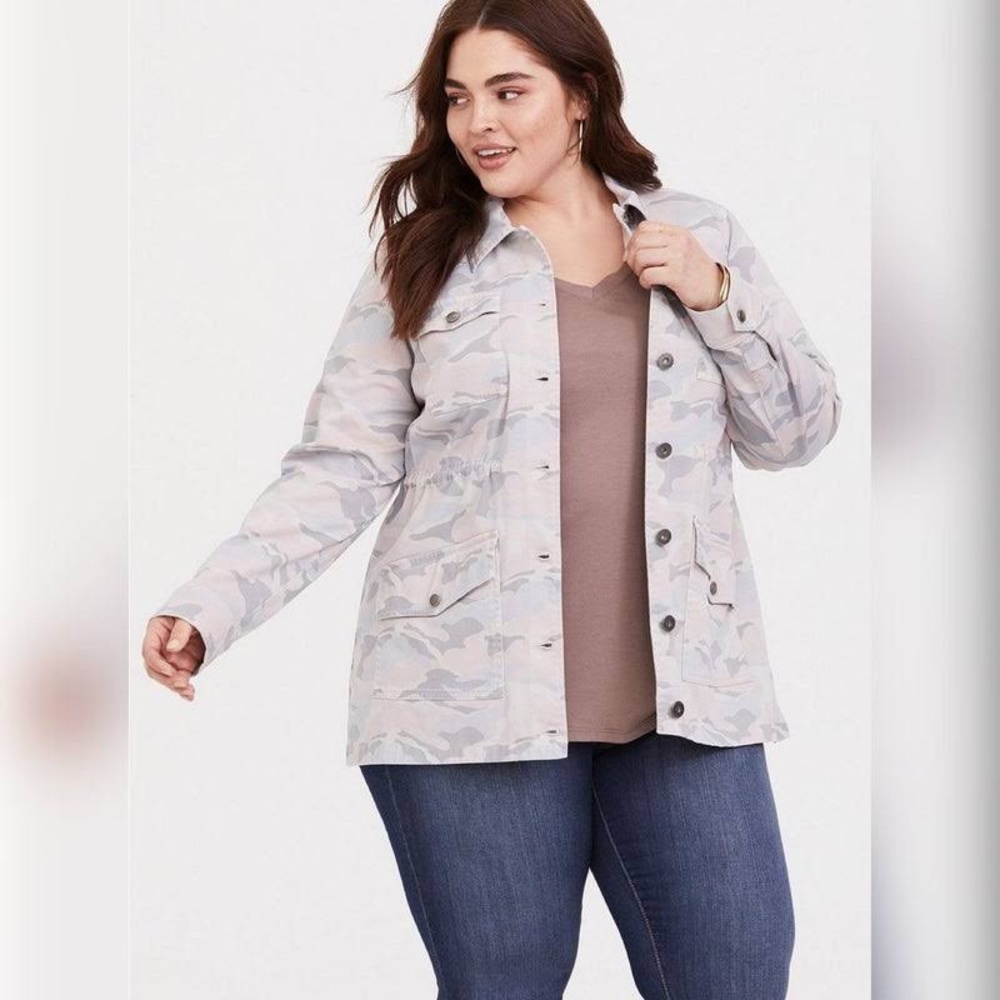 Torrid pink Camo jacket. - Picture 3 of 11